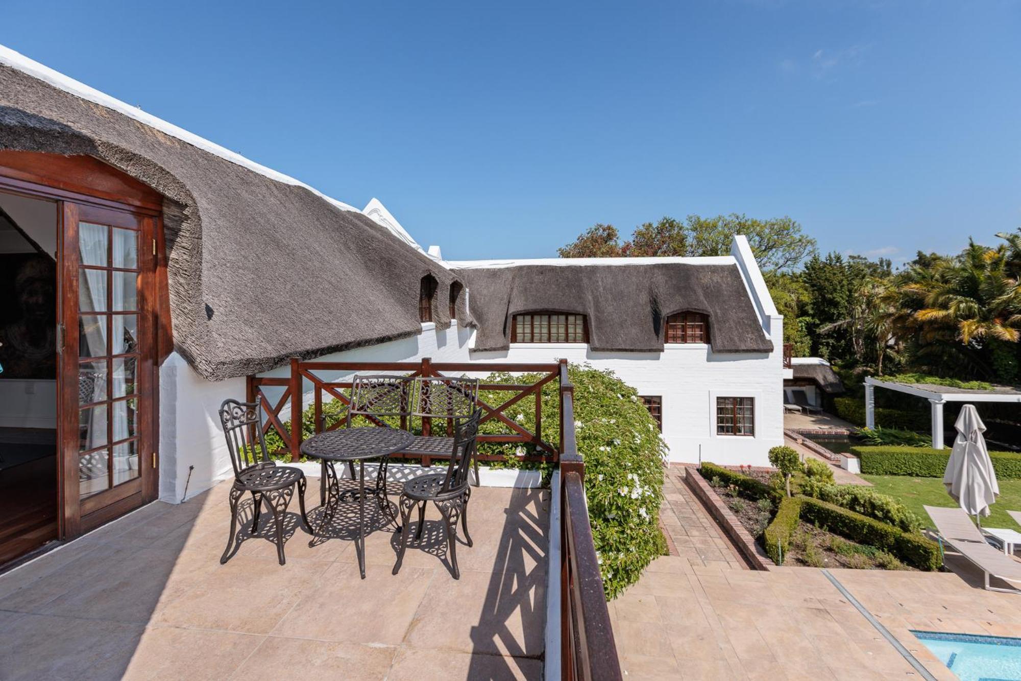 Die Rietdak - Reetdachhaus Mit Vier Schlafzimmern Cape Town Eksteriør bilde